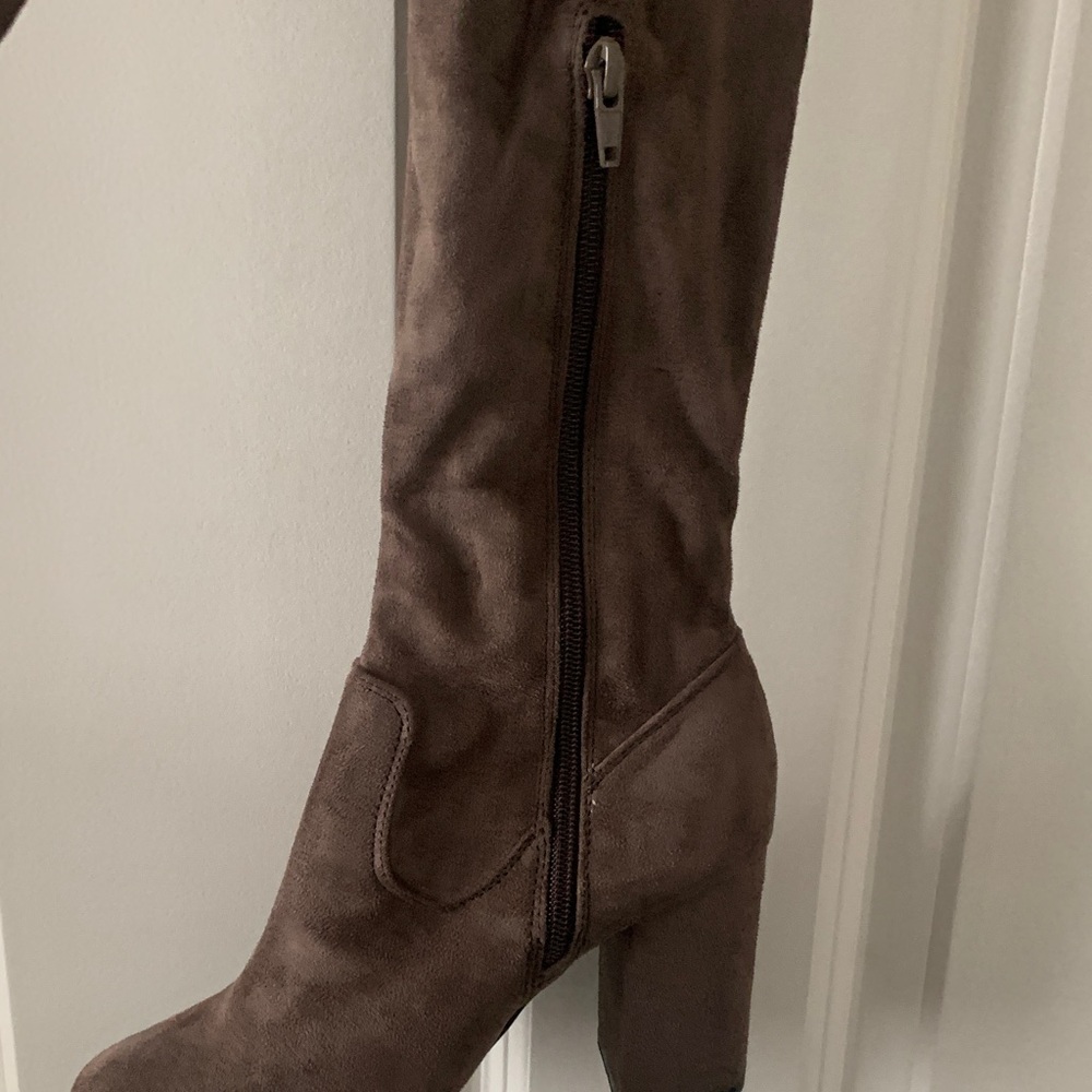 NWOT Taupe Over-the-Knee Women's Boots.
Rumer Hawa. - Picture 4 of 6